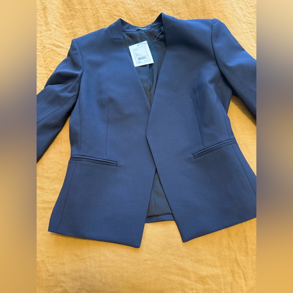 Theory Women's Blazer. Navy size 8.